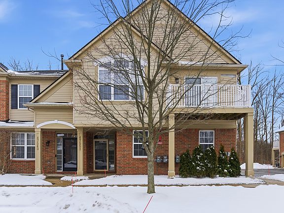 3rd image of 47551 Pembroke Dr