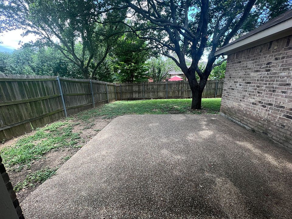 2nd image of 300B Chapel Trail Cir