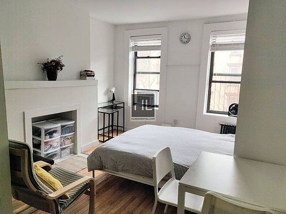 2nd image of 122 E 7th St #3WF