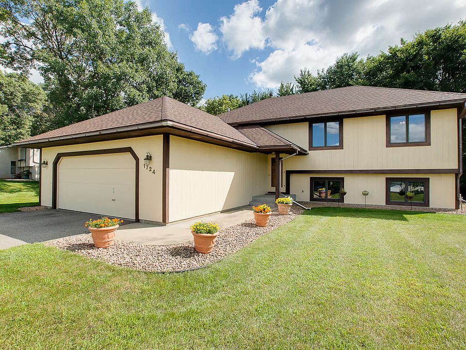 1st image of 1724 Deerwood Dr