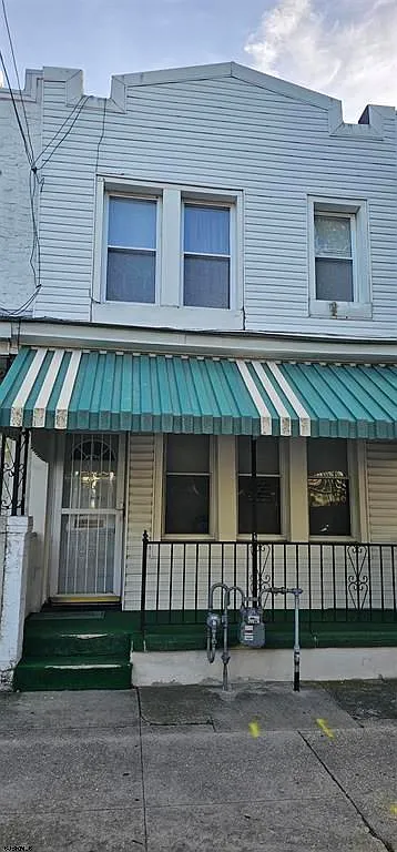 3 bed, 1.0 bath, 1132 sqft, $1,650 — Photo 1