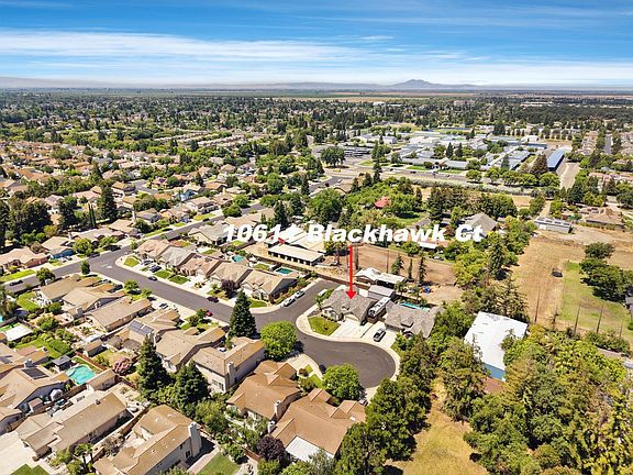3rd image of 10611 Blackhawk Ct