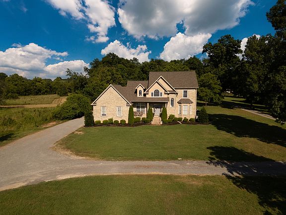 3rd image of 1640 Fairfield Pike
