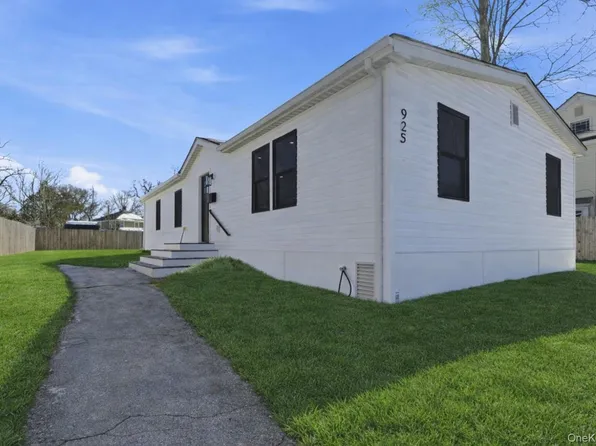 923 E Main Street, Riverhead, NY 11901