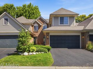 517 Macwilliams Ln, Royal Oak, MI 48067