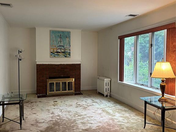 5th image of 381 Beech St