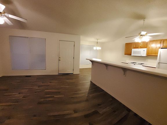 2nd image of 111 Rockyreef Cir