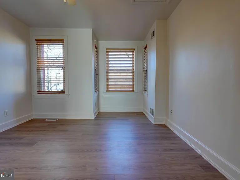 1209 I St SE — Photo 23