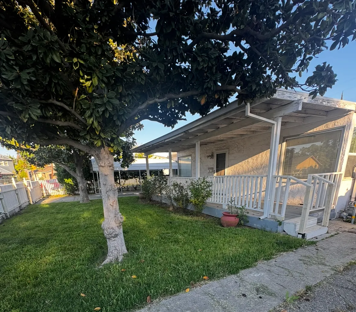 2428 Hackberry St photo 1