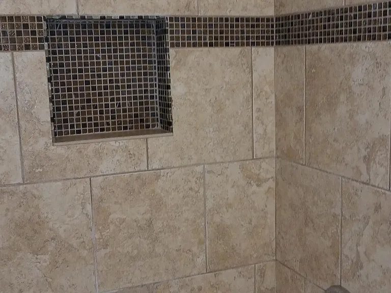 Master Bath - Tub/Shower