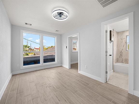 5th image of 3229 Holman St #4