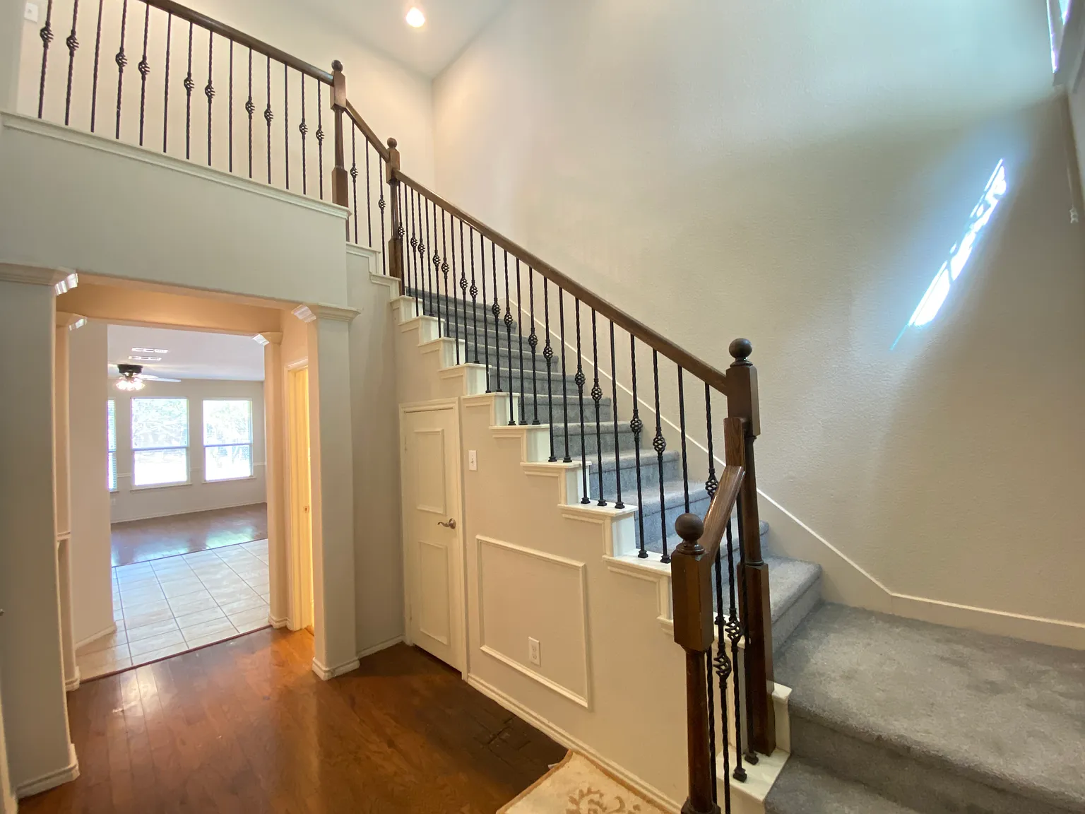 3 bed, 2.5 bath, 1629 sqft, $2,595 — Photo 4