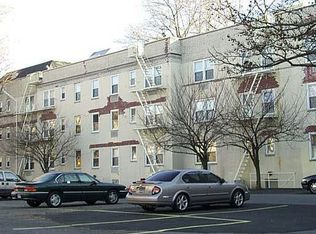 128 Woodside Green St #1C, Stamford, CT 06901