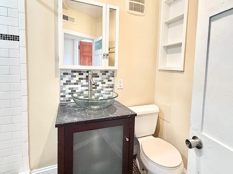 75 Whitney Ave #4C — Photo 6