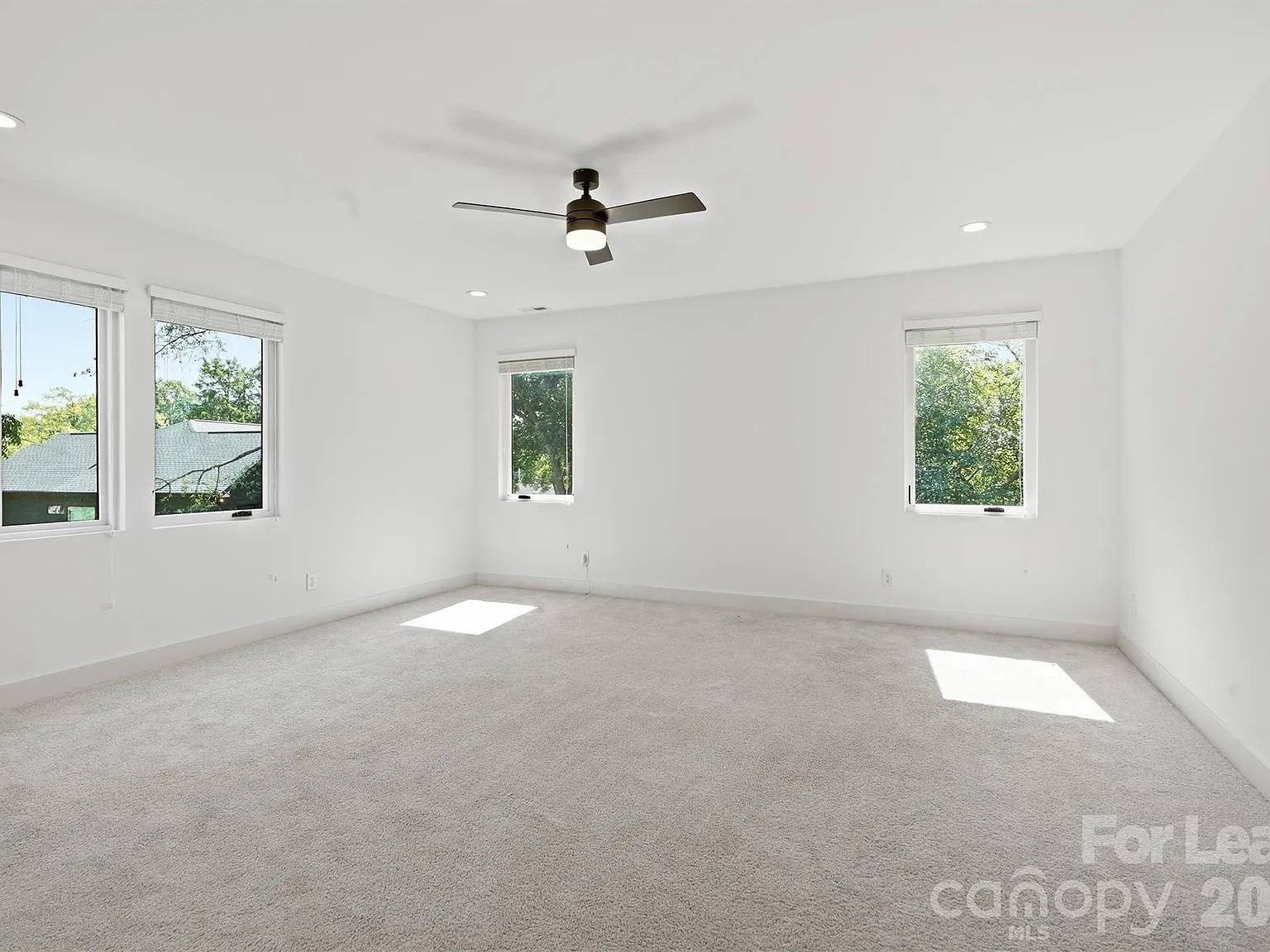 3 bed, 2.5 bath, 2764 sqft, $3,700 — Photo 4