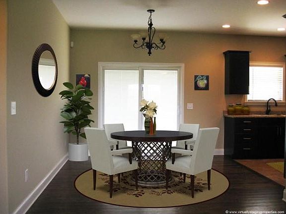 dining open to kit  great rm