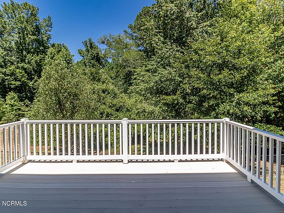 5th image of 105 Oak Hollow Court