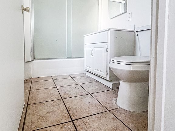 4th image of 11829 Hart St #U6