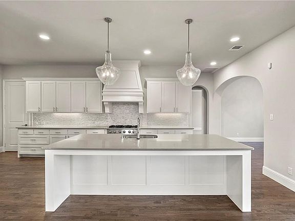 4th image of 403 Wichita Ct