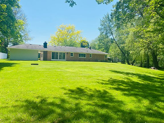 3rd image of 1049 N Gun River Dr