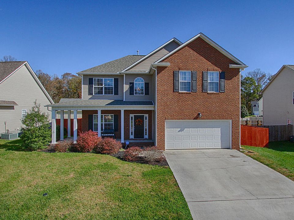 1st image of 820 Carter View Ln