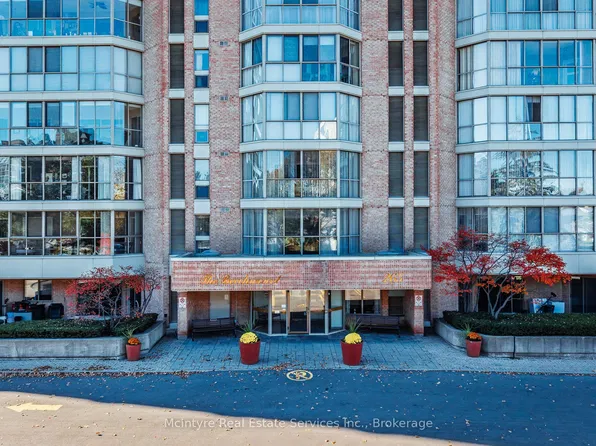 265 Westcourt Pl #202, Waterloo, ON N2L 6E4