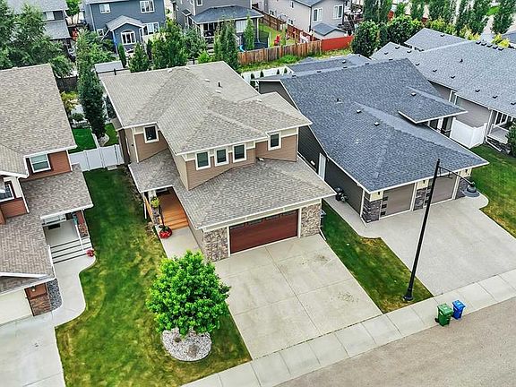 2nd image of 74 E Lazaro Close