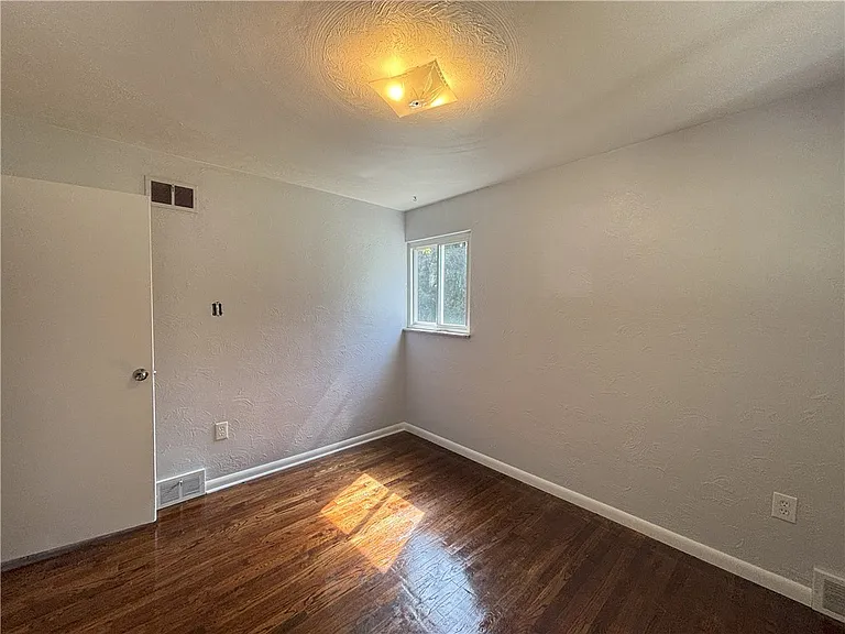 3395 Logan Ferry Rd — Photo 31