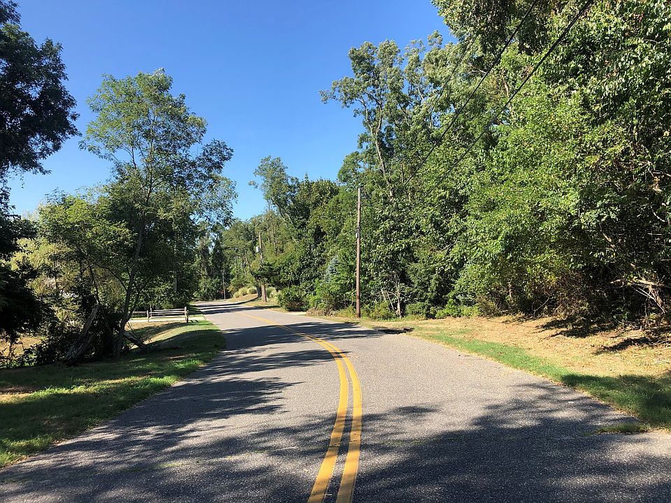 1st image of 19 Strawberry Ln