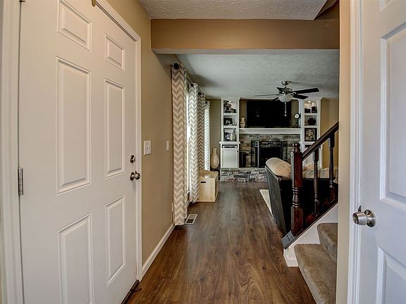 4th image of 6822 Hillock Ct