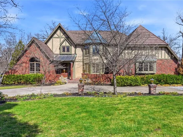 8461 Maplewood Ln, Lenexa, KS 66215