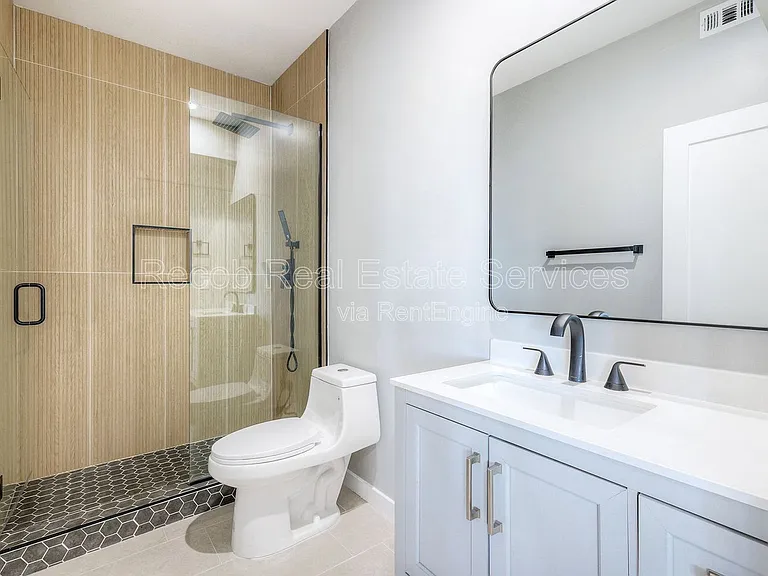 2394 W Jewett St #2392 — Photo 10