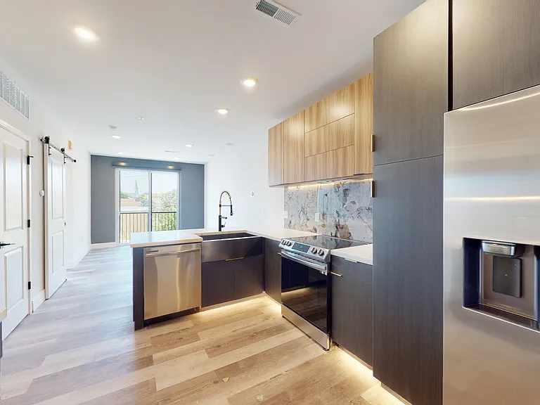 911 Park Ave #250 — Photo 1