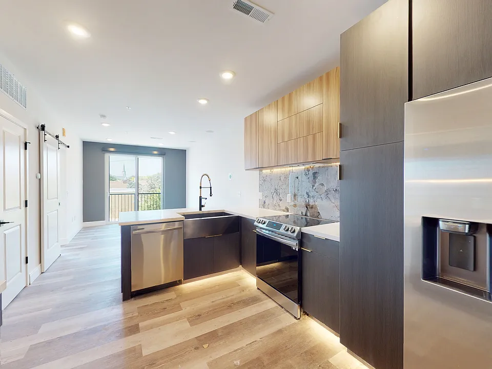 911 Park Ave #250