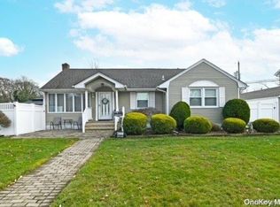 2998 Ruth Rd, Wantagh, NY 11793