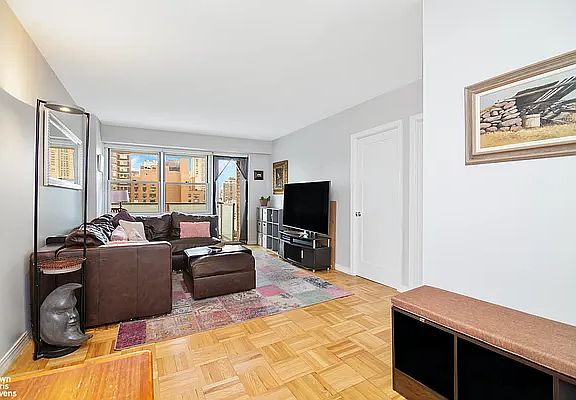 2nd image of 250 E 87th St APT 24E