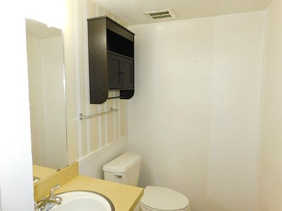 5th image of 2824 Patricia Ln