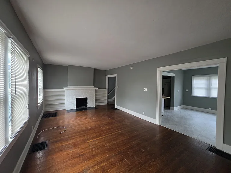 101 W 40th St — Photo 3