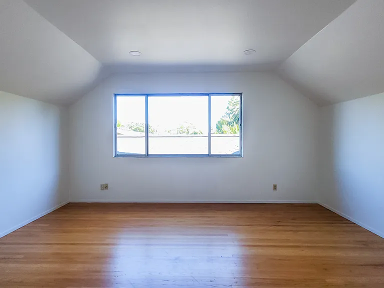 upstair bedroom
