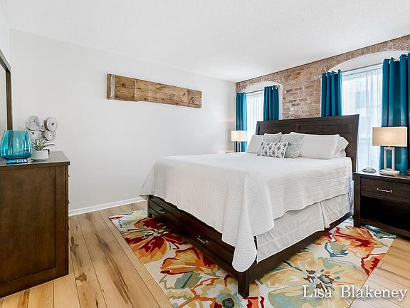 5th image of 144 N Harbor Dr #11