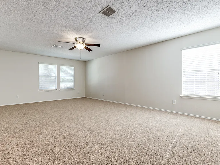 2112 Royal Acres Trl — Photo 12