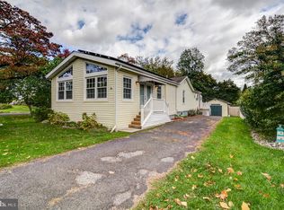 160 Crest Ave, Hamilton, NJ 08690