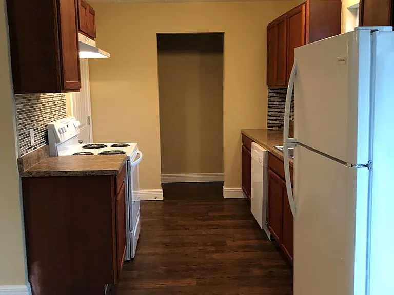 2726 W Lincoln St — Photo 2