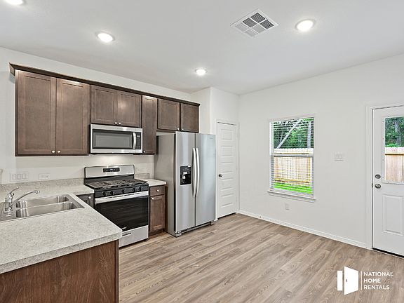 5th image of 21070 Voyage Ln