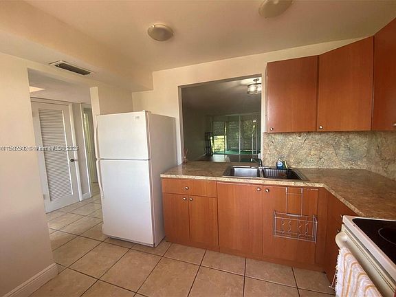 4th image of 1501 NE 191st St APT C315