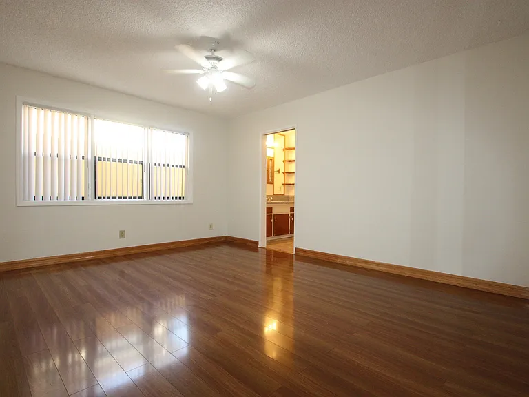 2262 S Carmelina Ave — Photo 16