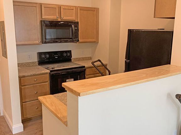 4th image of 323 Pearl St Unit 12