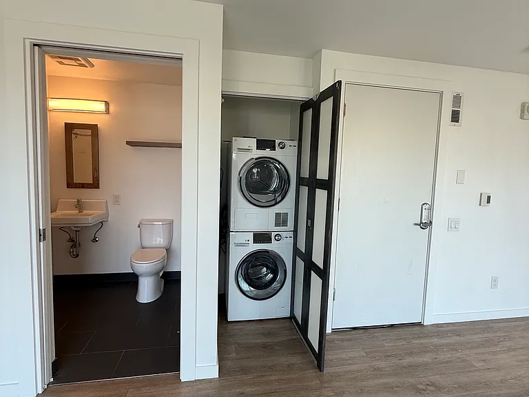 1532 Howard St #303 — Photo 4