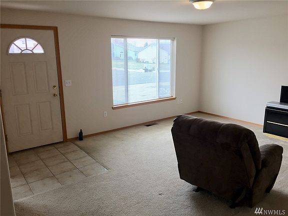 5th image of 204 E Linden Ave