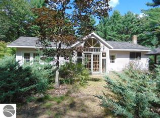 5277 E 28th St, White Cloud, MI 49349